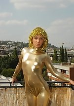 Flexible Pamele in shiny gold catsuit